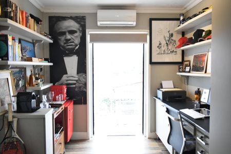 Casa à venda com 200m², 3 quartos e 2 vagasSuíte