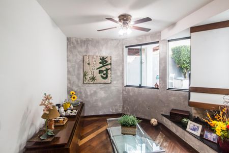 Casa de condomínio à venda com 300m², 4 quartos e 3 vagasEscritório