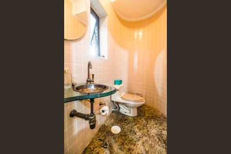 Casa de condomínio à venda com 300m², 4 quartos e 3 vagasLavabo