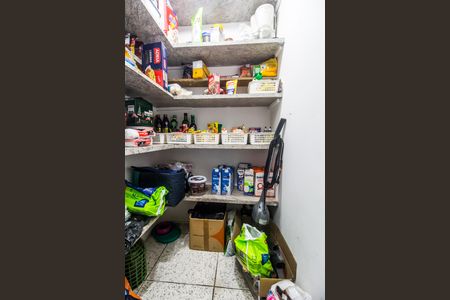 Casa de condomínio à venda com 300m², 4 quartos e 3 vagasDespensa