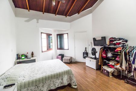 Casa de condomínio à venda com 300m², 4 quartos e 3 vagasSuíte master