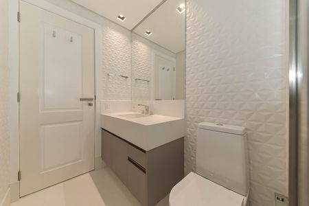 Apartamento à venda com 485m², 3 quartos e 5 vagasBanheiro da Suíte 2