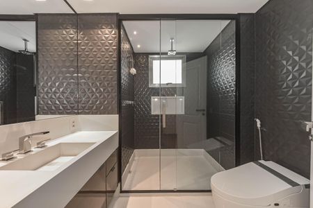 Apartamento à venda com 485m², 3 quartos e 5 vagasBanheiro da Suíte 1 - Senhor