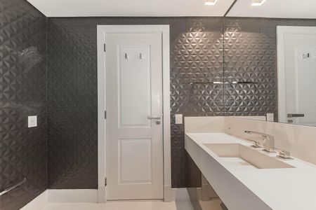 Apartamento à venda com 485m², 3 quartos e 5 vagasBanheiro da Suíte 1 - Senhor