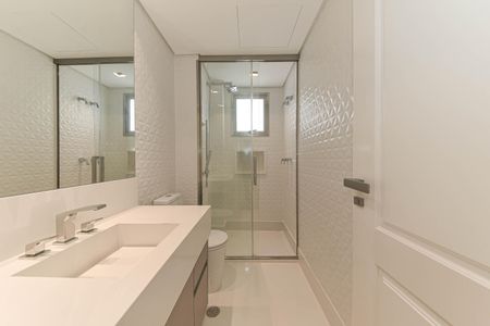 Apartamento à venda com 485m², 3 quartos e 5 vagasBanheiro da Suíte 2