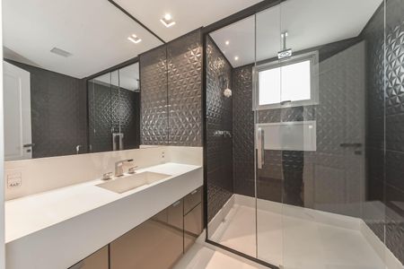 Apartamento à venda com 485m², 3 quartos e 5 vagasBanheiro da Suíte 1 - Senhor
