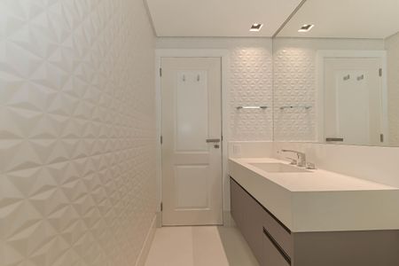 Apartamento à venda com 485m², 3 quartos e 5 vagasBanheiro da Suíte 2