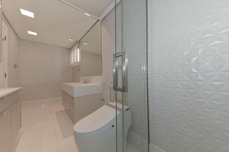 Apartamento à venda com 485m², 3 quartos e 5 vagasBanheiro da Suíte 1 - Senhora