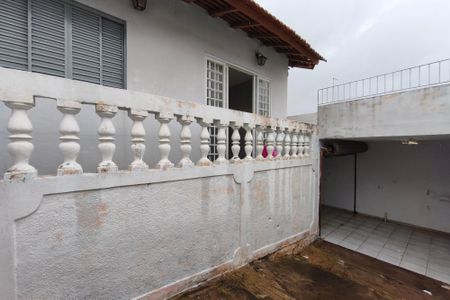 Casa à venda com 100m², 3 quartos e 2 vagas Casa à venda com 100m², 3 quartos e 2 vagasQuintal