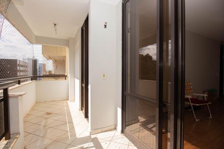 Sacada de apartamento para alugar com 3 quartos, 360m² em Qnb 4, Brasília