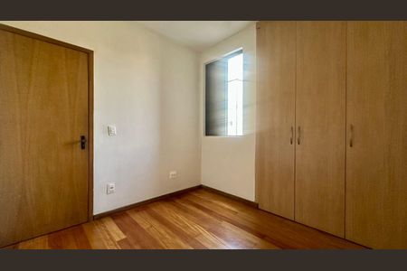 Quarto  de apartamento para alugar com 3 quartos, 90m² em Estoril, Belo Horizonte