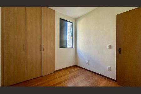 Quarto  de apartamento para alugar com 3 quartos, 90m² em Estoril, Belo Horizonte
