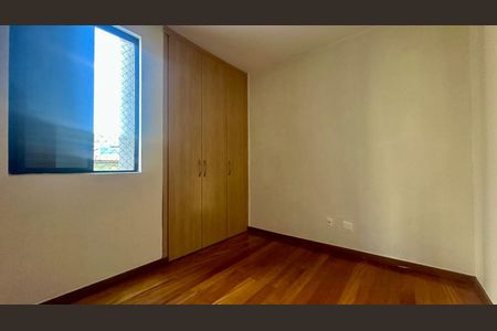 Quarto  de apartamento para alugar com 3 quartos, 90m² em Estoril, Belo Horizonte