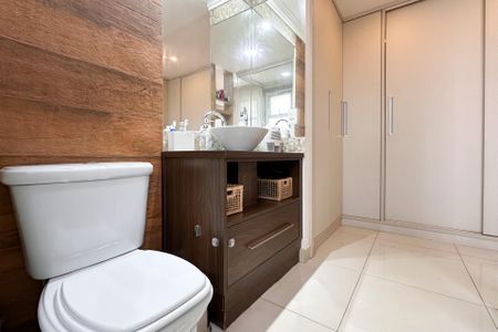 Apartamento à venda com 107m², 2 quartos e 2 vagasBanheiro da Suíte