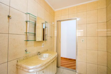 Casa à venda com 154m², 2 quartos e 3 vagasBanheiro do quarto 1