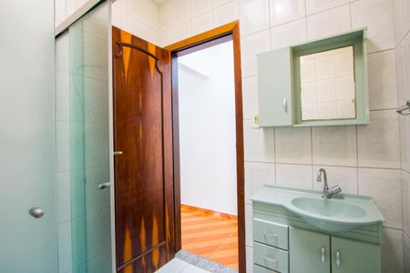 Casa à venda com 154m², 2 quartos e 3 vagasBanheiro do quarto 2