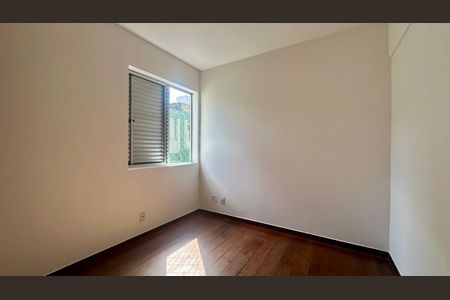 Quarto  de apartamento para alugar com 3 quartos, 95m² em Buritis, Belo Horizonte
