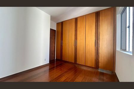 Quarto  de apartamento para alugar com 3 quartos, 95m² em Buritis, Belo Horizonte