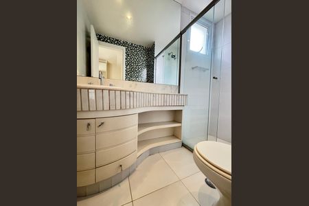 Apartamento à venda com 124m², 2 quartos e 3 vagasBanheiro da Suíte 3