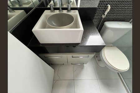 Apartamento à venda com 124m², 2 quartos e 3 vagasBanheiro da Suíte 1