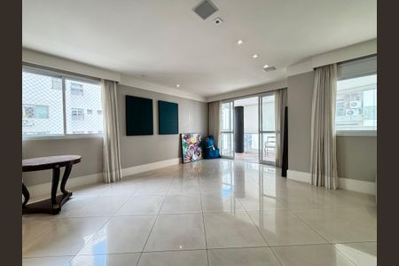 Apartamento à venda com 124m², 2 quartos e 3 vagasSala