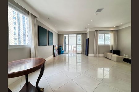 Apartamento à venda com 124m², 2 quartos e 3 vagasSala