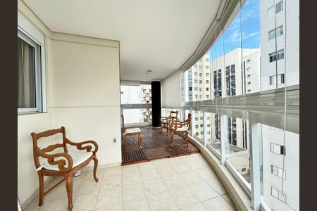 Apartamento à venda com 124m², 2 quartos e 3 vagasVaranda