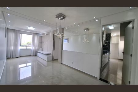 Sala de apartamento para alugar com 3 quartos, 63m² em Vila Mazzei, Santo André