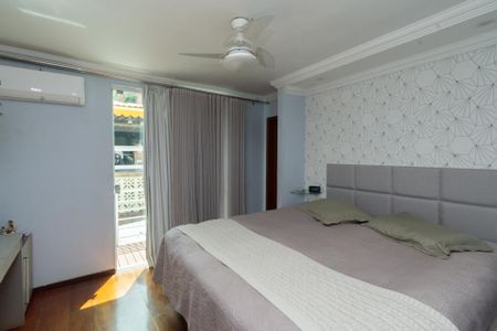 Casa à venda com 225m², 3 quartos e 4 vagasSuíte