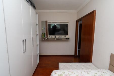Casa à venda com 225m², 3 quartos e 4 vagasQuarto 2