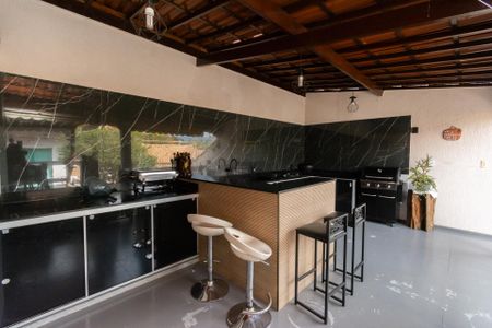 Casa à venda com 225m², 3 quartos e 4 vagasEspaço Gourmet