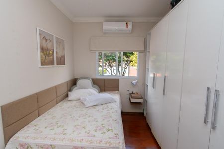 Casa à venda com 225m², 3 quartos e 4 vagasQuarto 2