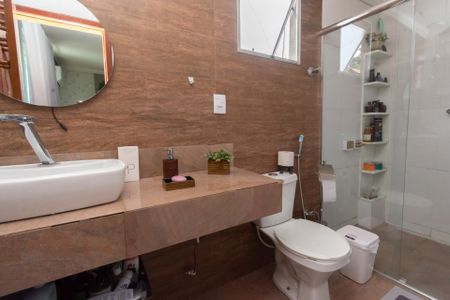 Casa à venda com 225m², 3 quartos e 4 vagasBanheiro da Suíte