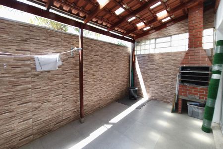 Casa de condomínio à venda com 104m², 3 quartos e 2 vagas Casa de condomínio à venda com 104m², 3 quartos e 2 vagasÁrea de Serviço - Área de gourmet