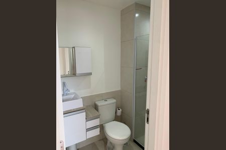 Banheiro de apartamento para alugar com 2 quartos, 46m² em Jacarepaguá, Rio de Janeiro