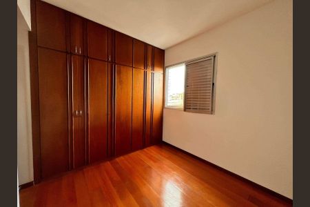 Quarto de apartamento para alugar com 3 quartos, 90m² em Estoril, Belo Horizonte