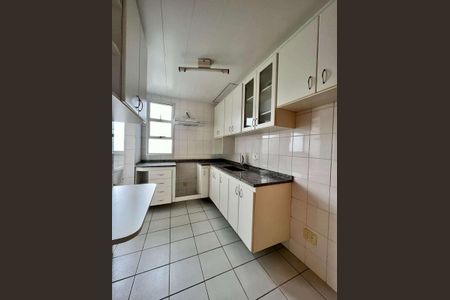 Cozinha de apartamento para alugar com 3 quartos, 90m² em Estoril, Belo Horizonte