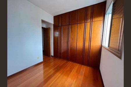Quarto de apartamento para alugar com 3 quartos, 90m² em Estoril, Belo Horizonte