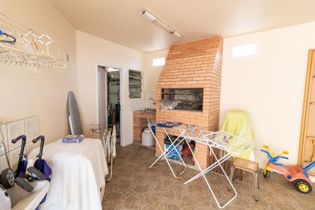 Casa à venda com 300m², 6 quartos e 6 vagas Casa à venda com 300m², 6 quartos e 6 vagasÁrea de Serviço