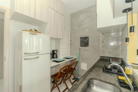 Cozinha de apartamento para alugar com 1 quarto, 48m² em Bela Vista, São Paulo