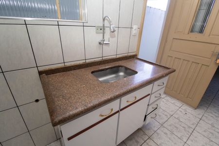 Cozinha de casa para alugar com 1 quarto, 25m² em Vila Zat, São Paulo