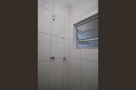 Banheiro de casa para alugar com 1 quarto, 25m² em Vila Zat, São Paulo