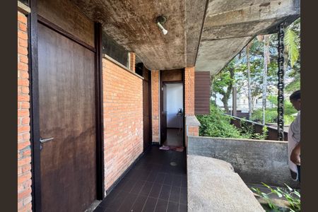 Casa à venda com 875m², 4 quartos e 4 vagasCorredor Quartos de Serviço 