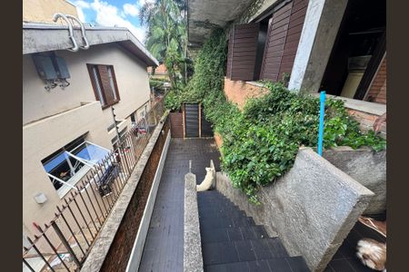Casa à venda com 875m², 4 quartos e 4 vagasEscada Quintal do fundo 