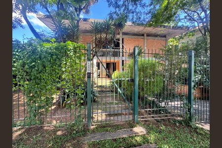 Casa à venda com 875m², 4 quartos e 4 vagasPortão de entrada 