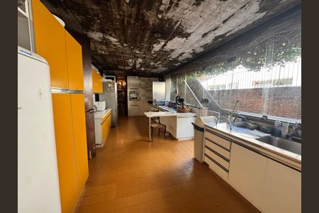 Casa à venda com 875m², 4 quartos e 4 vagasCozinha 