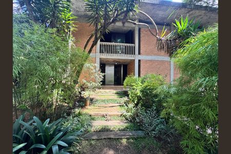 Casa à venda com 875m², 4 quartos e 4 vagasEntrada Externa 