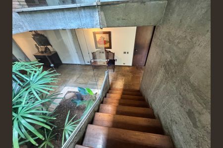 Casa à venda com 875m², 4 quartos e 4 vagasEscada Terreo 