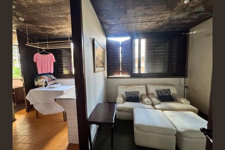 Casa à venda com 875m², 4 quartos e 4 vagasÁrea de serviço / Sala de descanso 