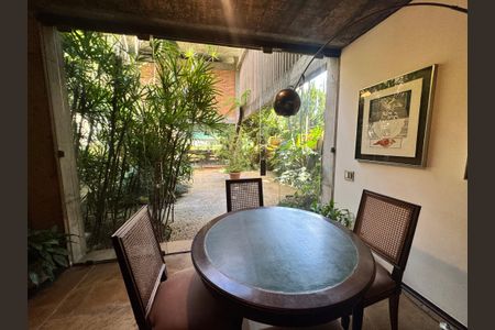 Casa à venda com 875m², 4 quartos e 4 vagasVista sala de leitura 